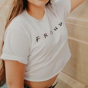 FRIENDS white cropped t-shirt